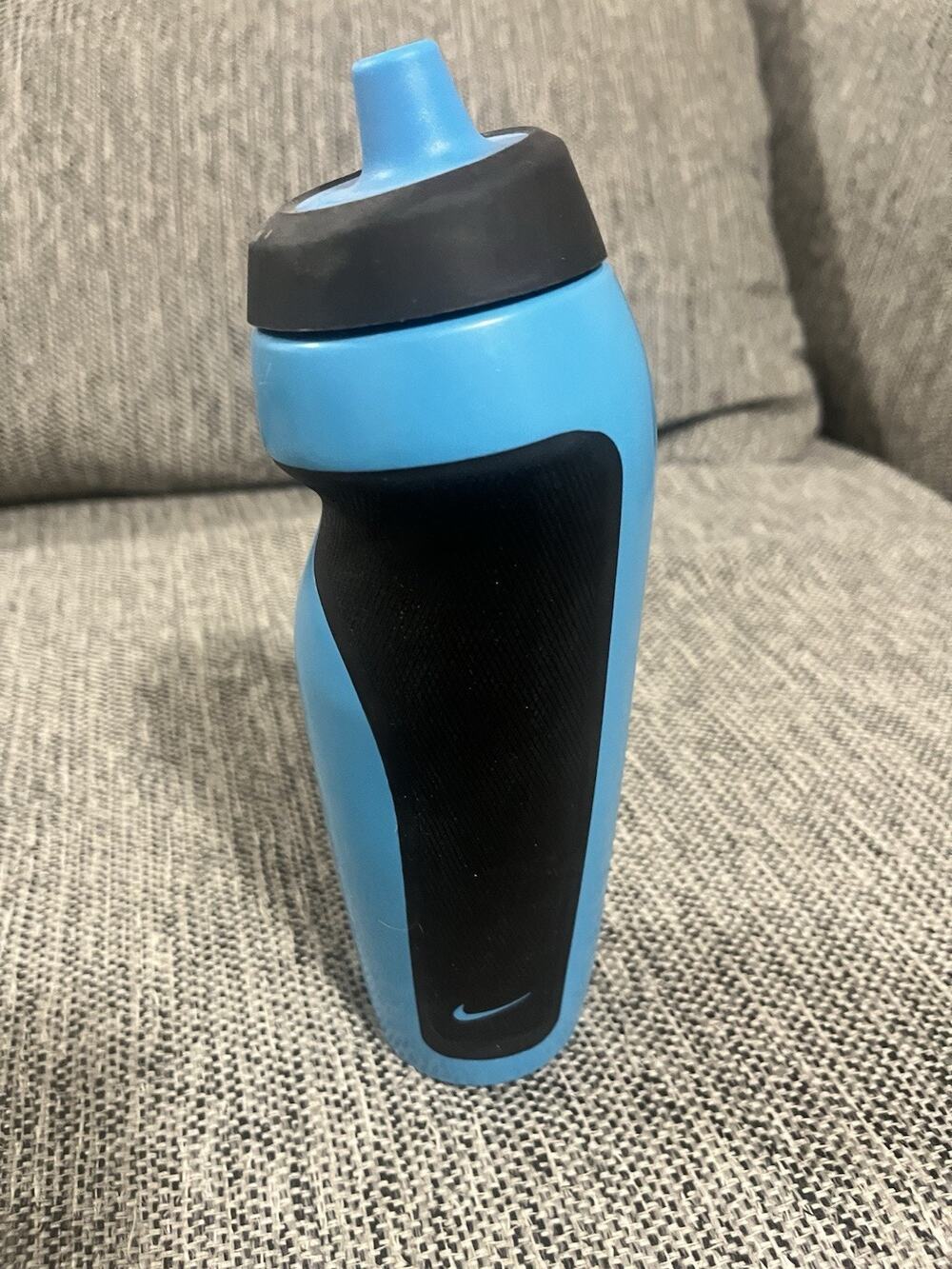 Nike 32oz Blue Black Squeeze Sport Water Bottle Cycling Running Gym Excellent